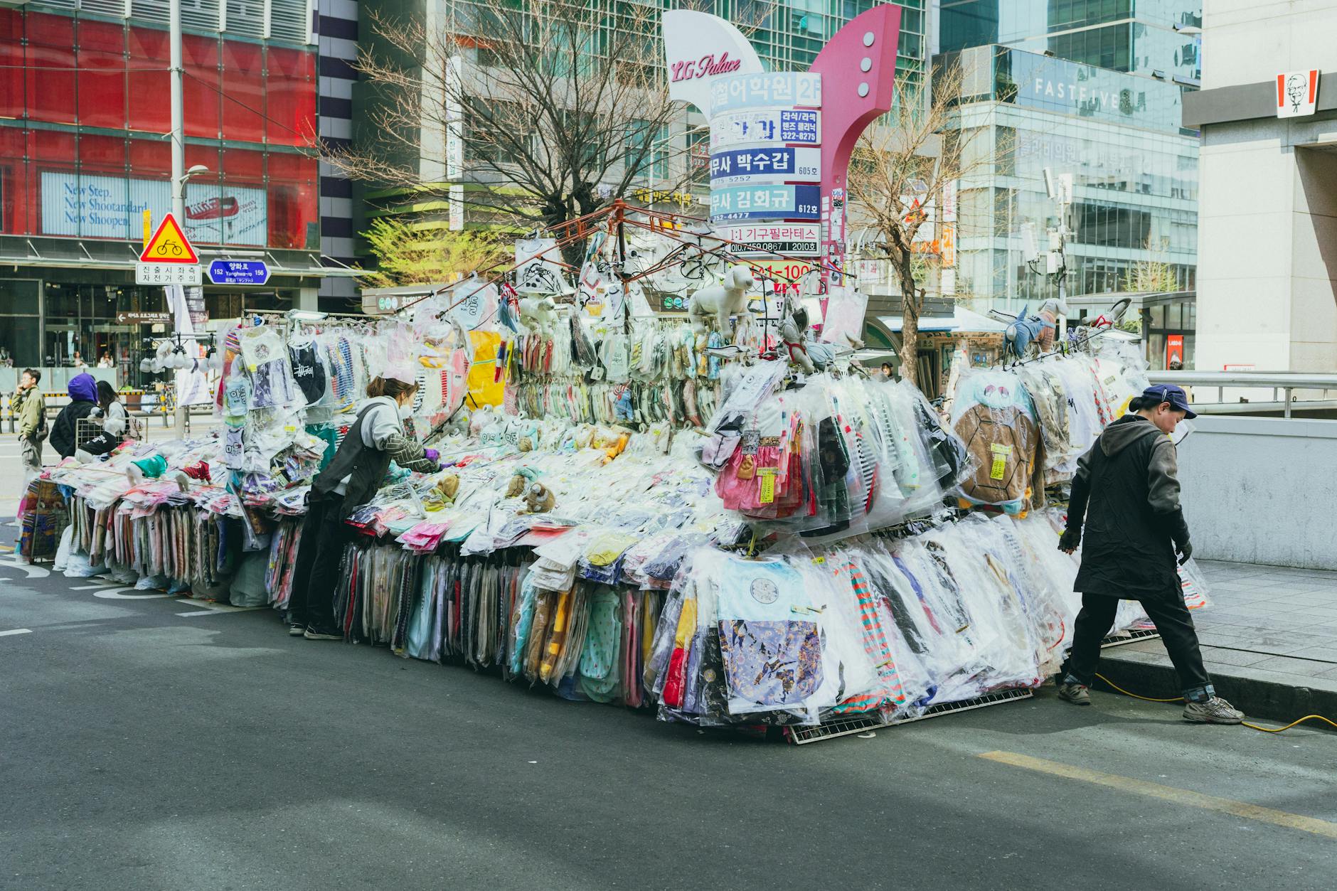 Insadong — cultural neighborhood where to stay in Seoul