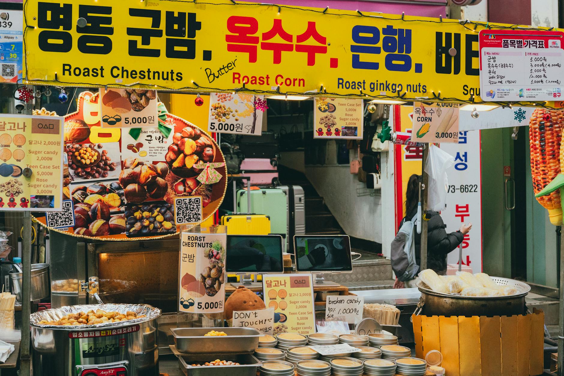 Myeongdong street food vendors — Seoul food guide