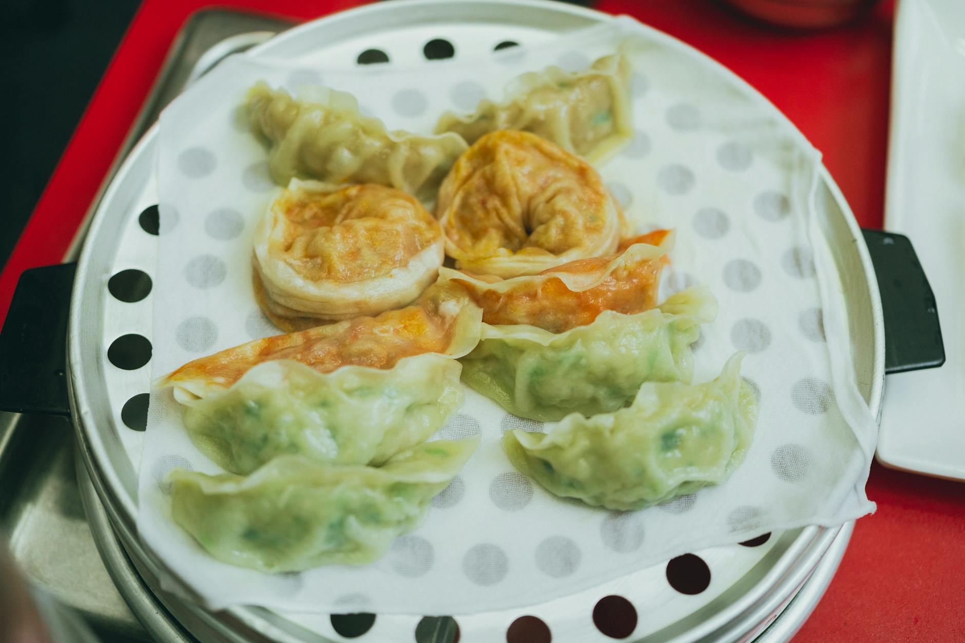 Steaming Korean mandu dumplings in bamboo baskets at a market