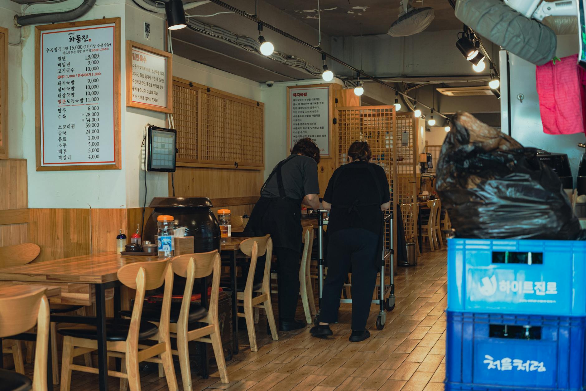Korean restaurant menu that translation apps like Papago can help tourists read