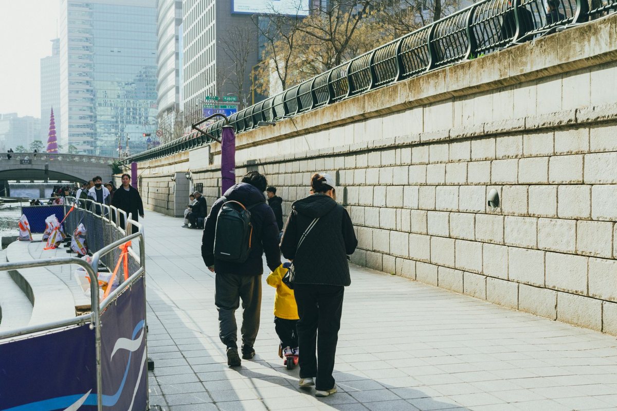 A family exploring Seoul, a city for every traveler