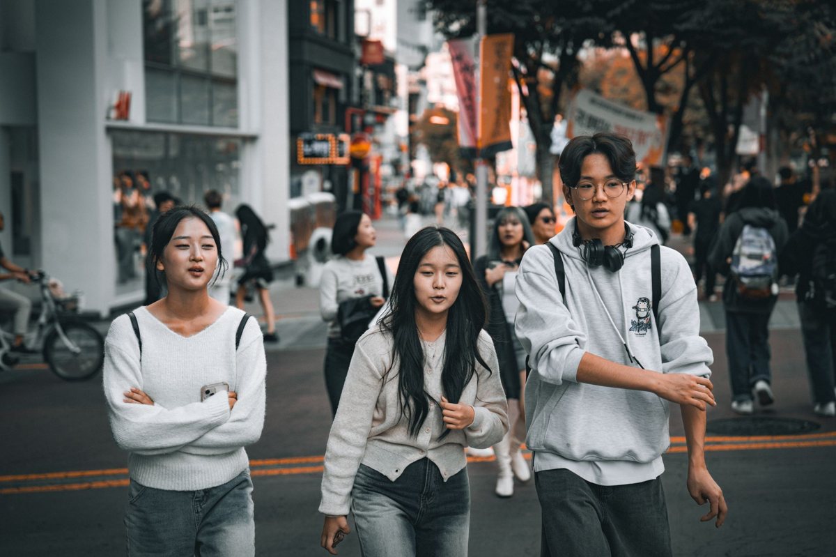 Friends sightseeing together in Seoul