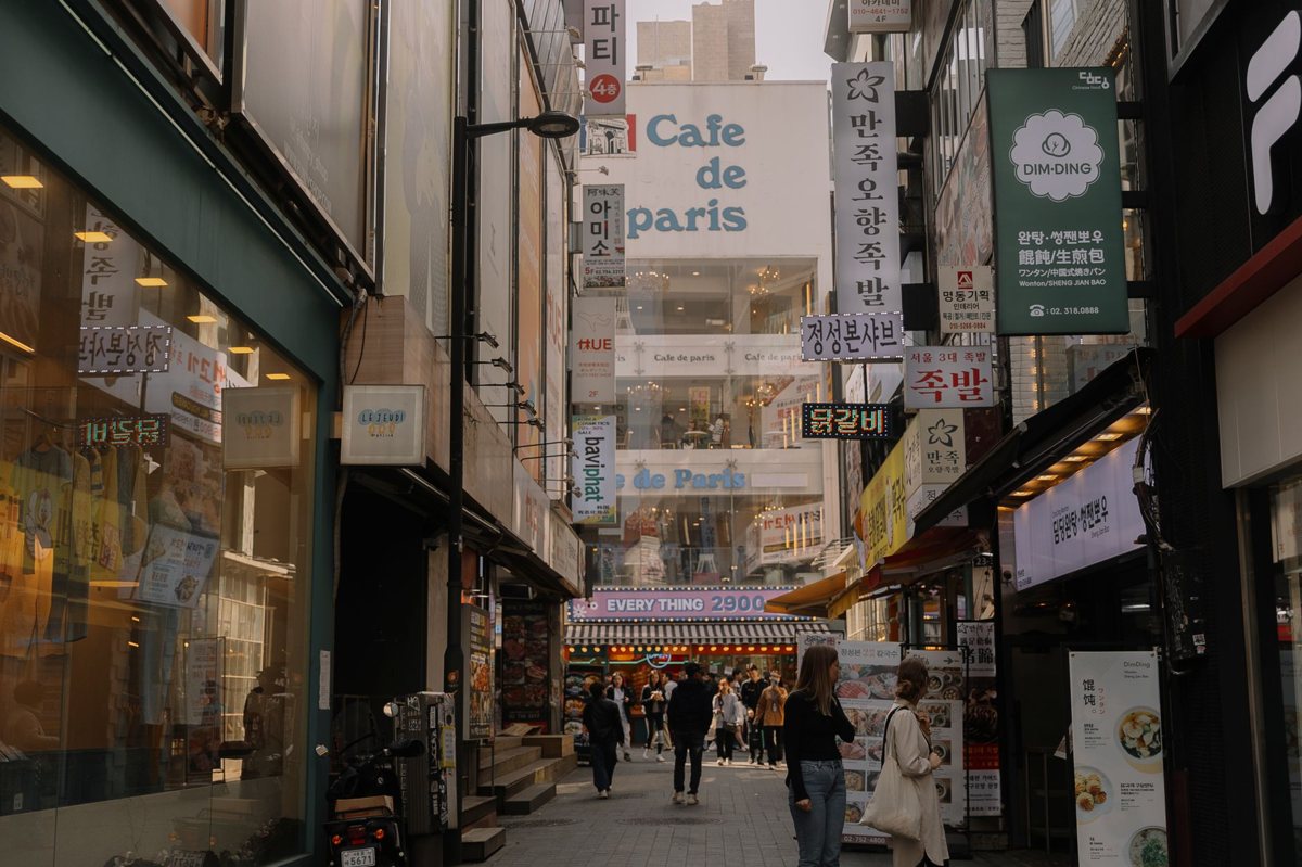 Myeongdong shopping street in the Seoul shopping guide