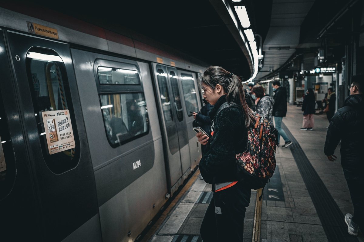 Commuters waiting on a Seoul subway platform as a train arrives