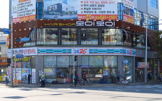 A GS25 convenience store on a Korean street corner with its blue and red shopfront